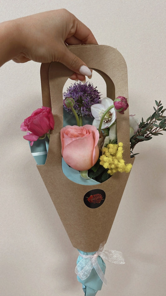 IWD - To Go mini bouquet! (march 8-9 only)