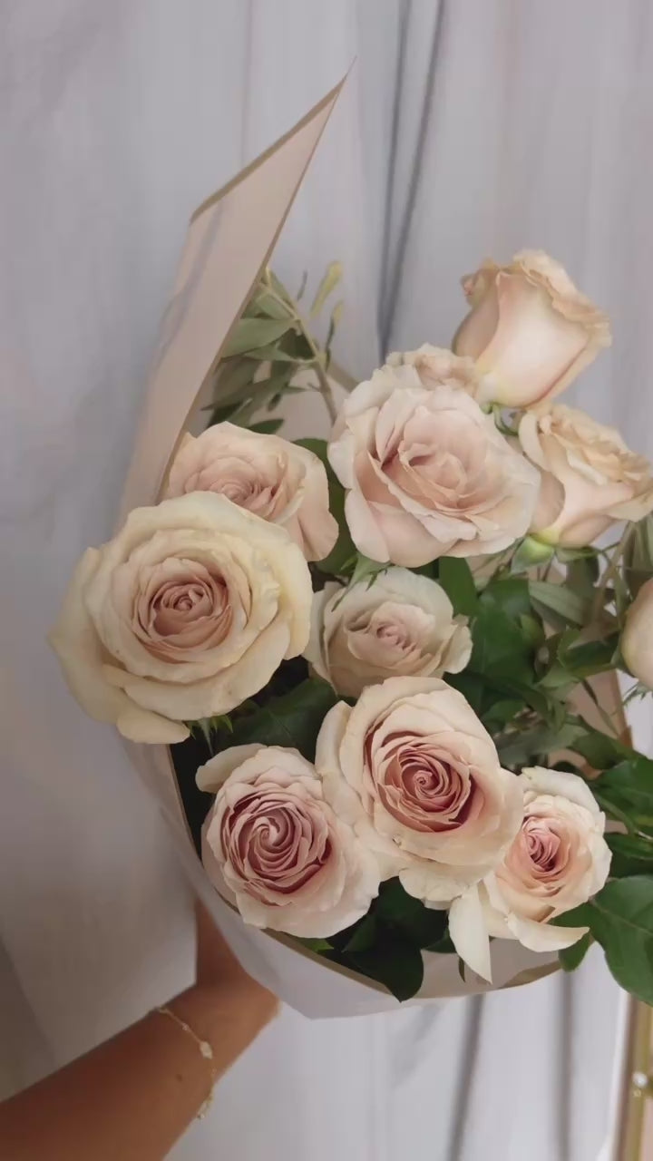 La Vie en Rose || CLASSIC BEST SELLER || – Capital Florist